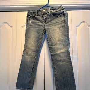 American Eagle crop jeans. Artist, stretch, distressed.